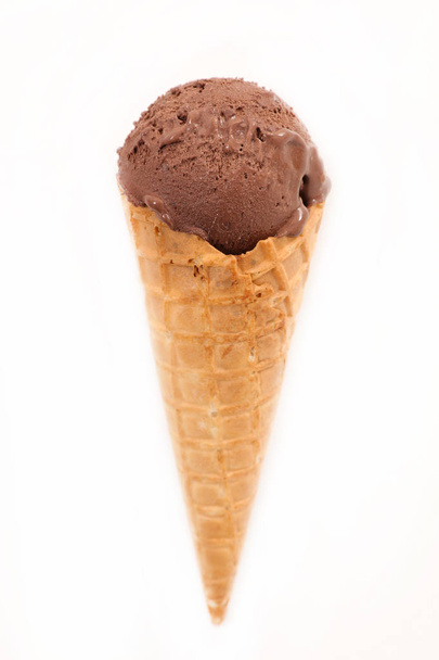 морозиво у вафельному конусі
 - Фото, зображення