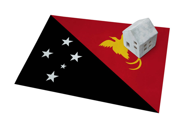 Μικρό σπίτι σε μια σημαία - Παπουασία-Νέα Γουινέα - Φωτογραφία, εικόνα