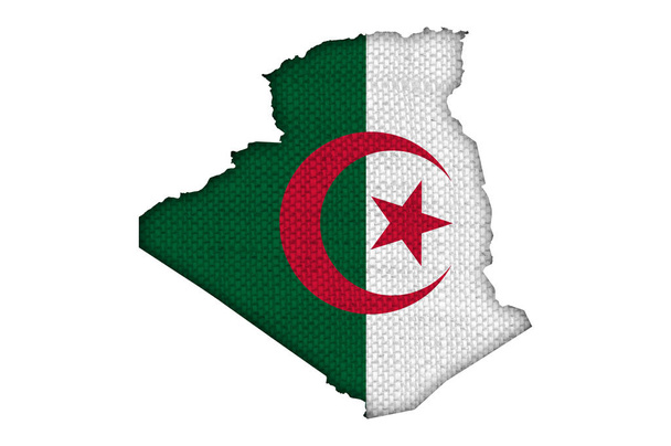 Mapa y bandera de Argelia sobre lino viejo
 - Foto, imagen