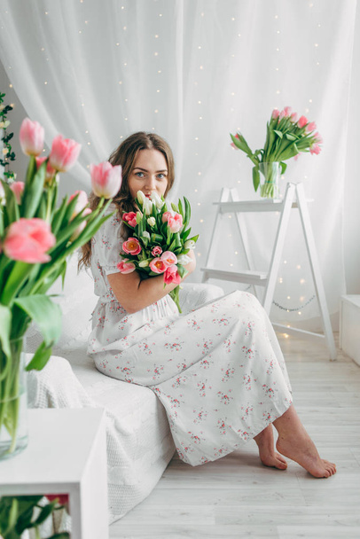 Girl with red tulips - Zdjęcie, obraz