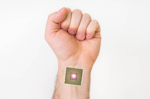Bionikus microchip belsejében emberi kéz - kibernetikai koncepció - Fotó, kép