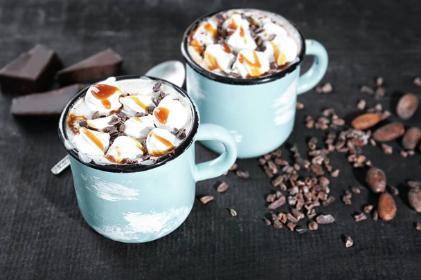 Cups of hot cocoa drink - Foto, afbeelding
