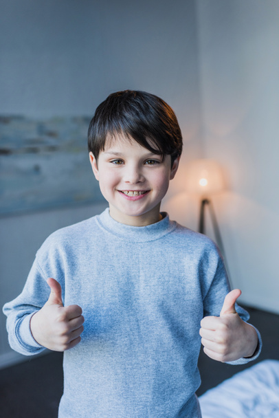 Little boy gesturing thumbs up - Photo, Image