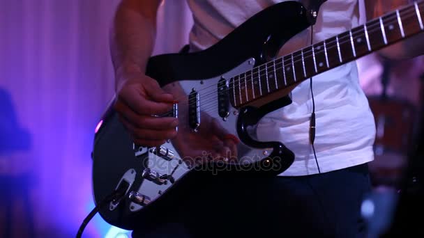 játszani a gitár - Felvétel, videó