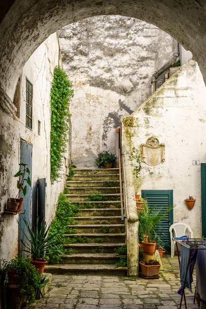 Encantador patio italiano
 - Foto, Imagen