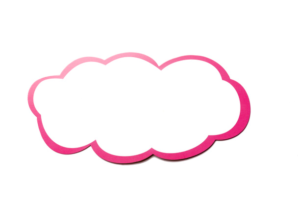Sprechblase als Wolke mit rosa Rand isoliert auf weißem Hintergrund. Kopierraum - Foto, Bild