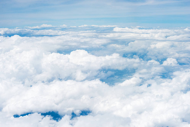 雲の上の風景雲飛行機を撮影 - 写真・画像