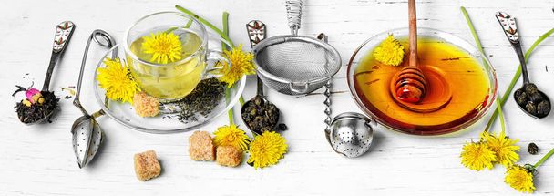 Tea with honey dandelion - Photo, Image