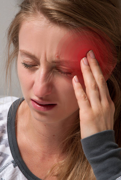 Woman has headache migraine - Foto, afbeelding