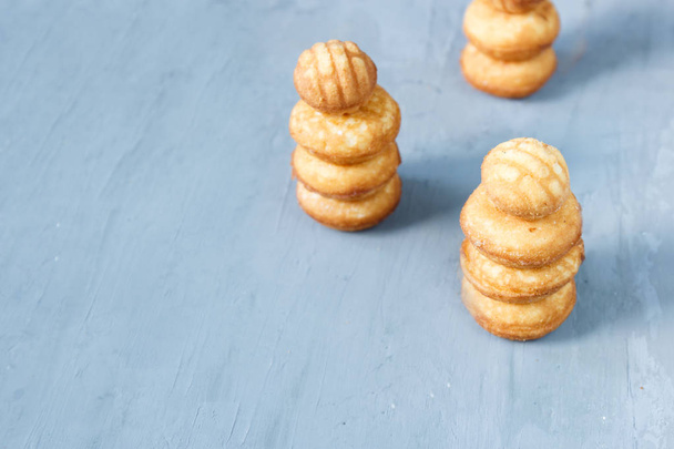 Biscuit cookies in the form of a tower. - Fotografie, Obrázek