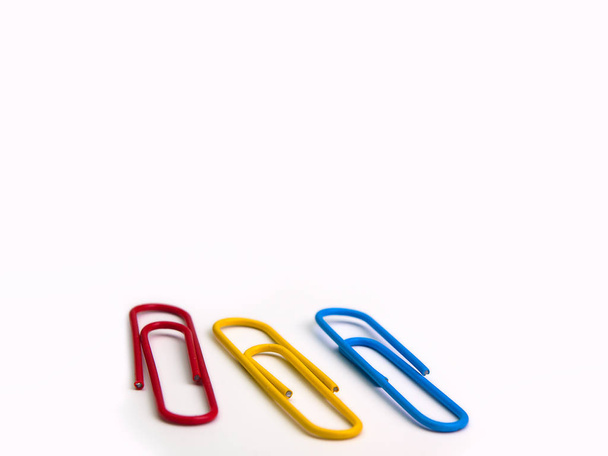 Colorful paper clip on white background - Fotoğraf, Görsel