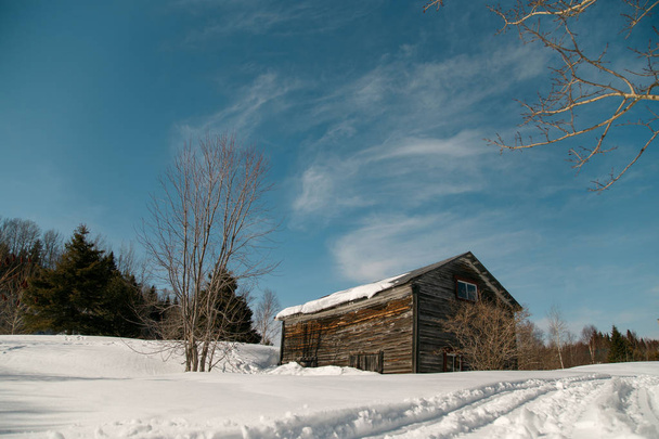 Barn in a winter landscape Cote-Nord Longue-Rive Cote-Nord - Fotografie, Obrázek