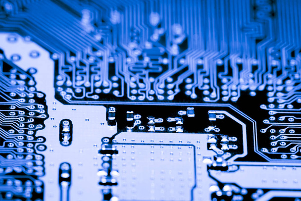 Primo piano astratto dei circuiti elettronici in tecnologia sullo sfondo del computer Mainboard (scheda logica, scheda madre cpu, scheda principale, scheda di sistema, mobo
) - Foto, immagini