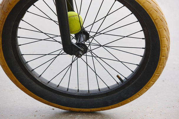Détail roue de vélo. Style BMX. Contexte sportif
.  - Photo, image