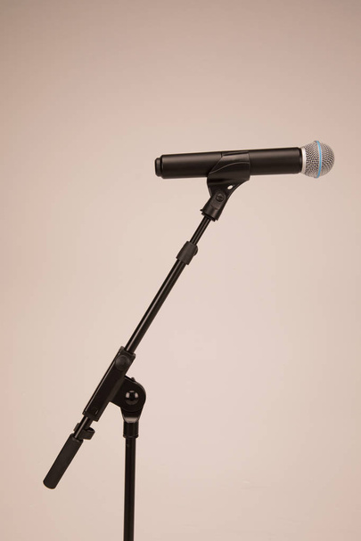 открытый динамический микрофон
 - Фото, изображение