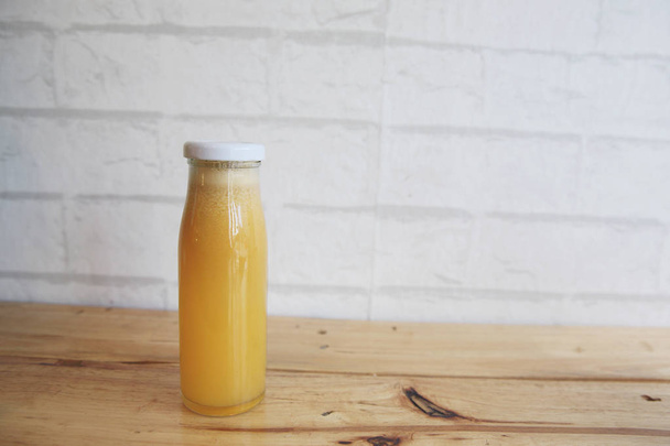Mix fruit juice in bottle - Foto, afbeelding