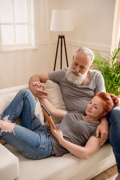 Mature couple with digital tablet  - Foto, imagen