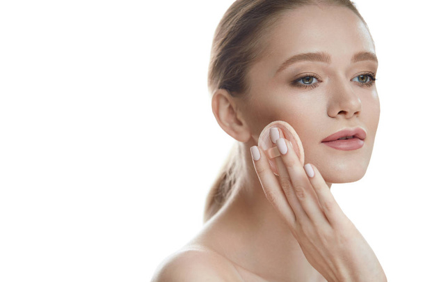 Beauty Cosmetics. Beautiful Woman Applying Powder With Puff  - Fotografie, Obrázek