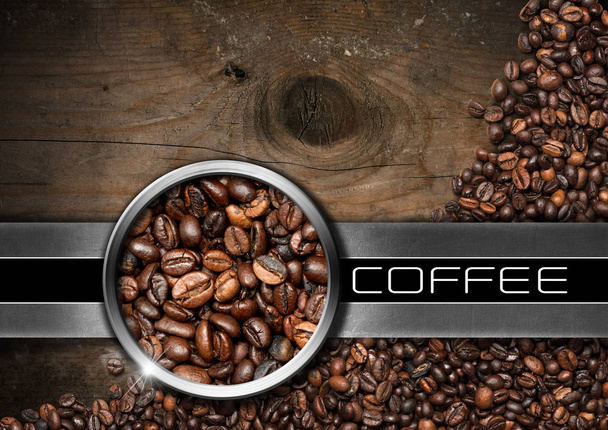 Kahve çekirdekleri ile ahşap ve Metal arka plan  - Fotoğraf, Görsel