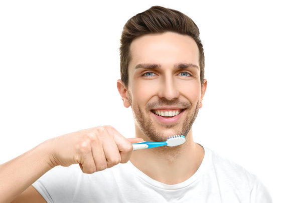man brushing teeth - Foto, immagini
