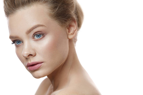 Beautiful Woman Face With Soft Skin And Professional Makeup - Fotoğraf, Görsel