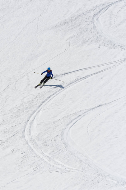 Photo d'une femme skiant
 - Photo, image