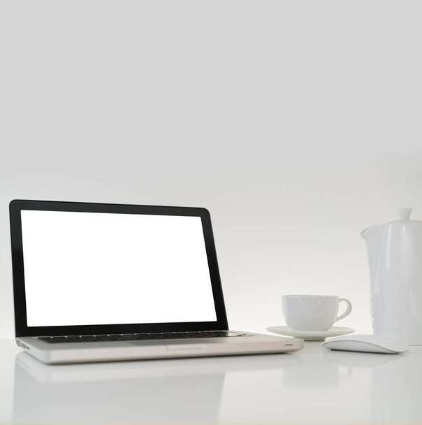 Mock up Blank screen of Laptop - Foto, Imagen