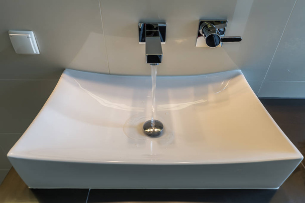 Modern shape of sink - Foto, imagen