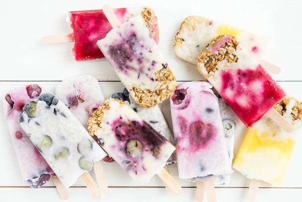 Homemade Detox Berry Popsicles, Healthy Snack Concept - Zdjęcie, obraz