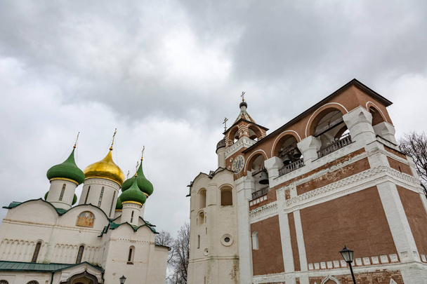 No território do Mosteiro Spaso-Evfimiev
 - Foto, Imagem