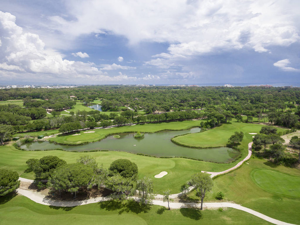 Campo de golf aéreo
 - Foto, imagen