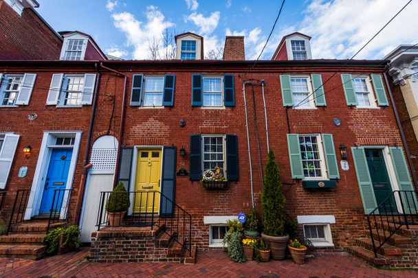 Generic Homes in Annapolis, Maryland during spring - Fotoğraf, Görsel