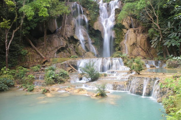  Tat kuang si watervallen is een waterval van de drie lagen van luang prabang, laos - Foto, afbeelding