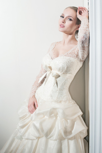 Beautyful bride in beautyful interior - Foto, afbeelding