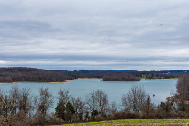 lago Marburg en el parque estatal Codorus, en Hanover, Pennsylvania
  - Foto, imagen