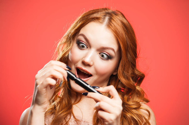 Young woman applying make up - Fotó, kép