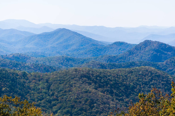 Skyline of The Blue Ridge Mountains in Virginia at Shenandoah Na - Foto, immagini