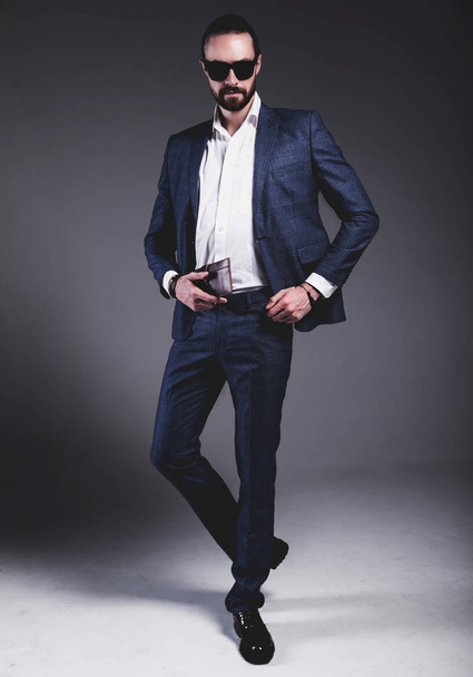 handsome fashion stylish hipster businessman model dressed in elegant blue suit  - Foto, afbeelding