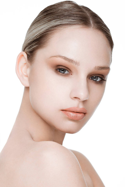 Beauty fashion model with natural makeup skin care - Foto, afbeelding