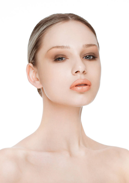 Beauty fashion model with natural makeup skin care - Foto, imagen