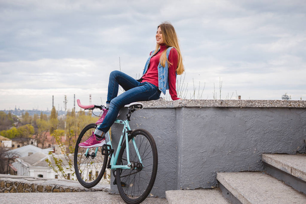Young woman with bike - Foto, Imagen