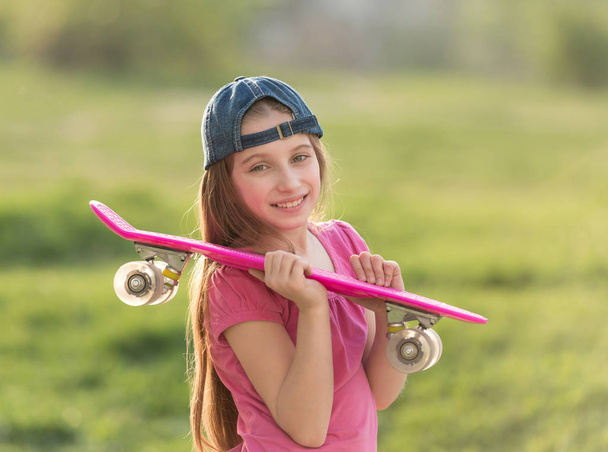 teenage girl holding her pink board - Foto, Imagen
