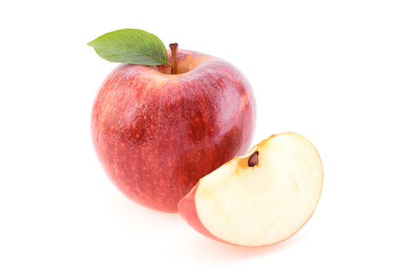 Red Apple en plakjes appel - Foto, afbeelding