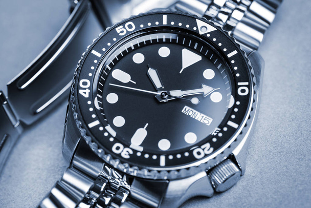 luxo relógio de pulso de aço inoxidável
 - Foto, Imagem