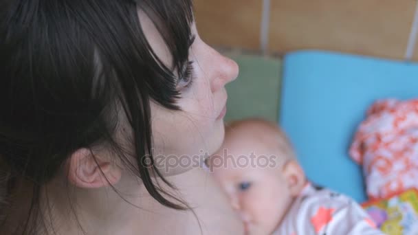 μητέρα νοσηλευτικό μωρό - Πλάνα, βίντεο