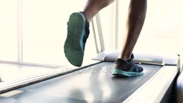 Professional athlete training and running on treadmill before competition - Séquence, vidéo