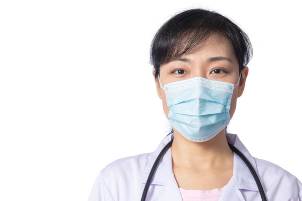 マスクを身に着けているアジア女性医師 - 写真・画像