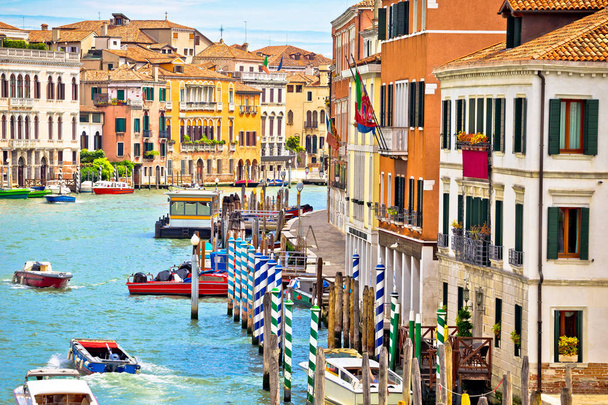 Colorida arquitectura del Canal Grande de Venecia
 - Foto, Imagen