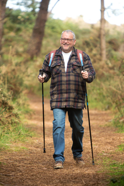 healthy senior man hiking - Zdjęcie, obraz