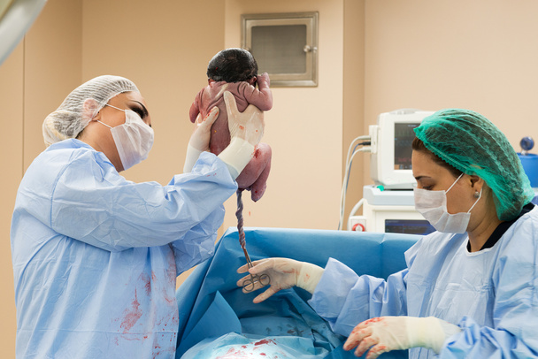 Chirurgický tým provádějící zákrok operace. Lékaře provádějícího s - Fotografie, Obrázek